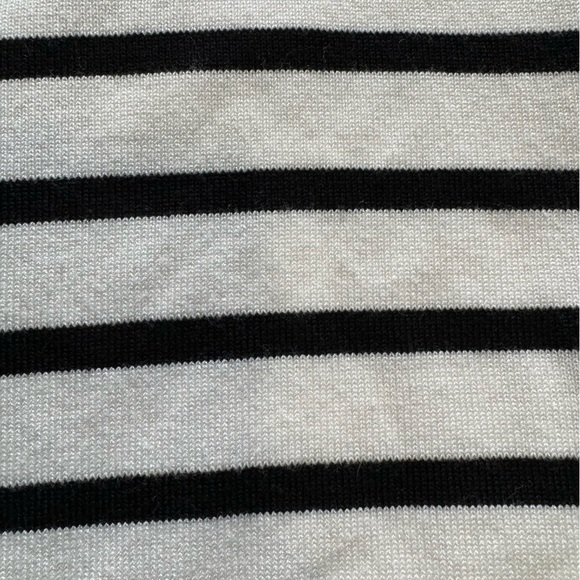 Cable & Gauge fine knit Striped V Neck Sweater w criss-cross neckline Sz S - Picture 2 of 8